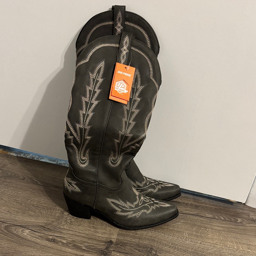 Amazon Dark Gray Western Heeled Boots